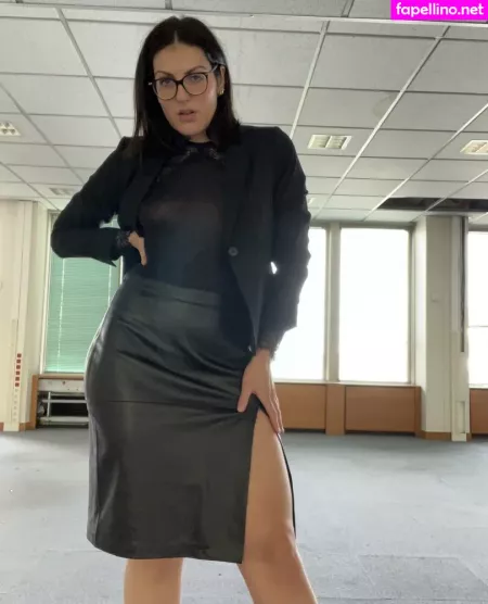 Laure Zecchi OnlyFans Thumbnail #MUe8mHw2t2