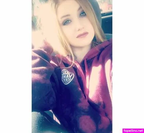 Lauren Baker OnlyFans Thumbnail #13pc4BiJZQ