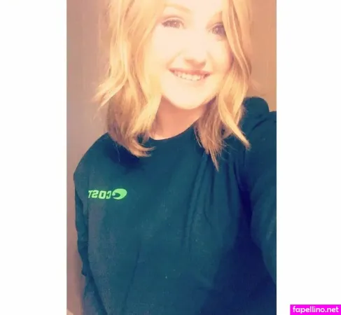 Lauren Baker OnlyFans Thumbnail #sz35GCuQw0