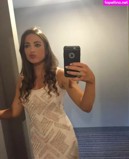 Lauren Bedford Russell OnlyFans Thumbnail #SnKons4FA0