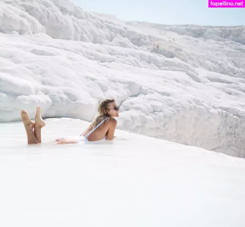 Lauren Bullen OnlyFans Thumbnail #3vkO7xUovV