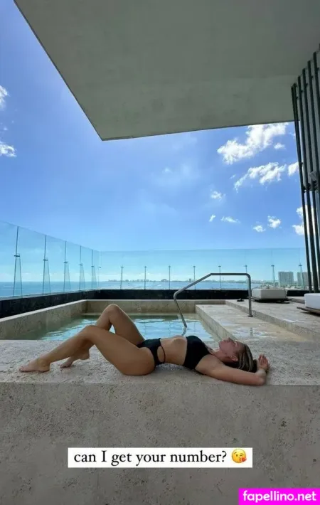 Lauren Burnham OnlyFans Thumbnail #UK0gmnhZip