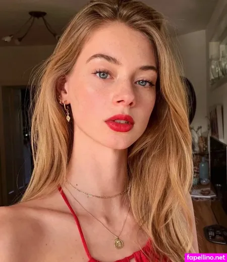 Lauren De Graaf OnlyFans Thumbnail #CyOFyVOnNP