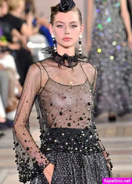 Lauren De Graaf OnlyFans Thumbnail #DXXAOatJBz