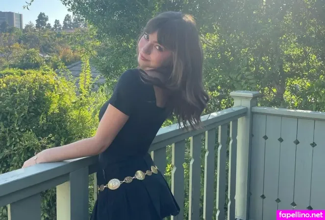 Lauren Donzis OnlyFans Thumbnail #4n9rgwyYWT