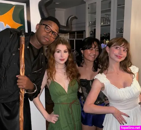 Lauren Donzis OnlyFans Thumbnail #PgogDkOWSt