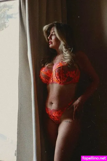 Lauren Edge 1 OnlyFans Thumbnail #OuNcGcsTvc