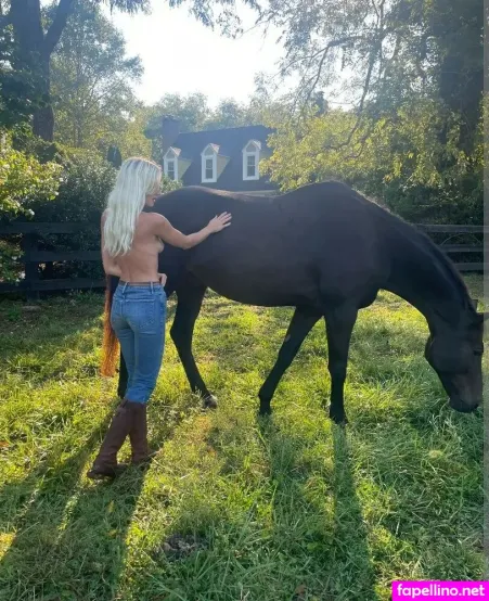 Lauren Emily Castle OnlyFans Thumbnail #ATvMibo58Y