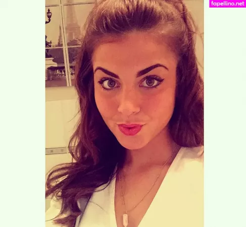 Lauren Fardon OnlyFans Thumbnail #EEBlvsz7sC