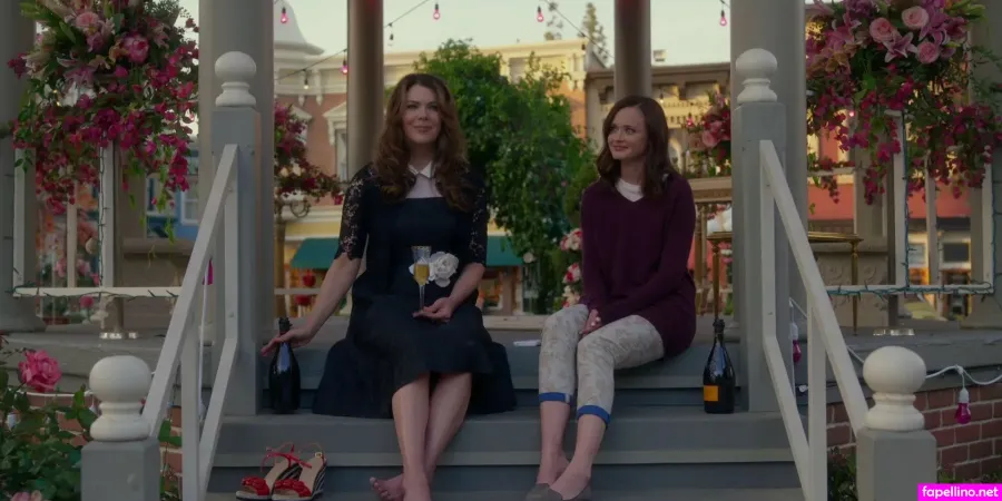 Lauren Graham OnlyFans Thumbnail #J0nuv9jLB3