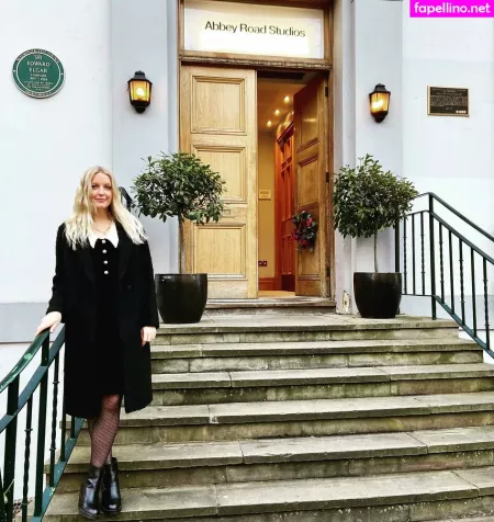 Lauren Laverne OnlyFans Thumbnail #OymAjdpQK4