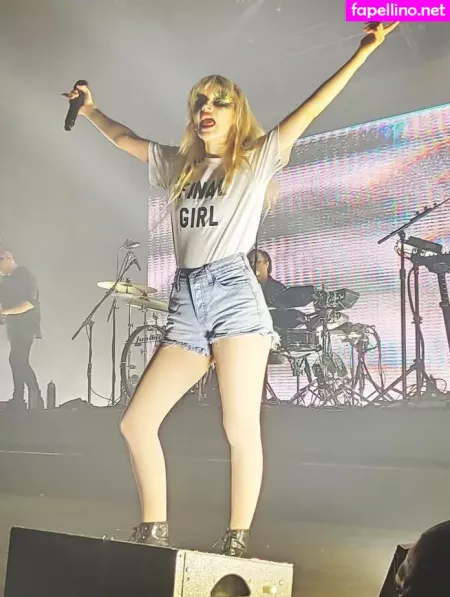 Lauren Mayberry OnlyFans Thumbnail #1bUSecjcYq