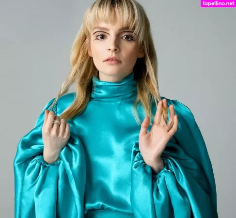 Lauren Mayberry OnlyFans Thumbnail #37tylM2RVf