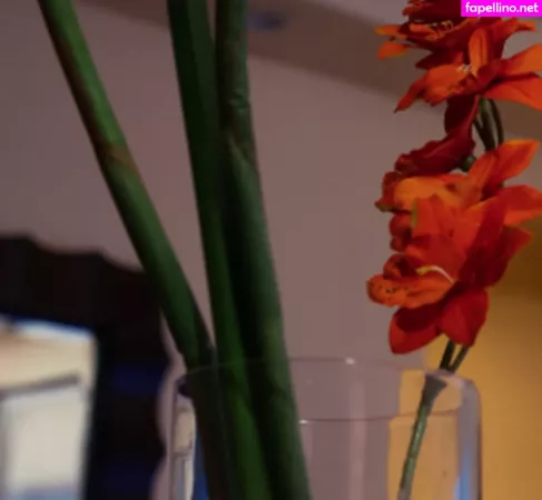 Lauren Phillips OnlyFans Thumbnail #B2jmHifqrW