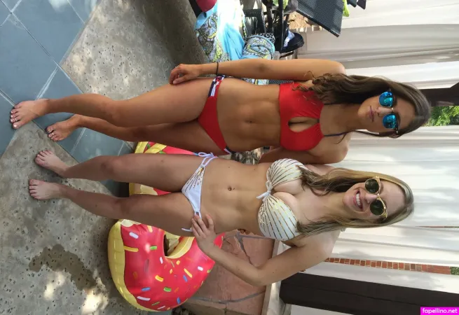 Lauren Russell OnlyFans Thumbnail #7XoUZxmyKj