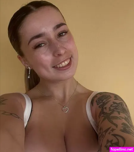 Lauren Toms02 OnlyFans Thumbnail #t7o9AD4nqI