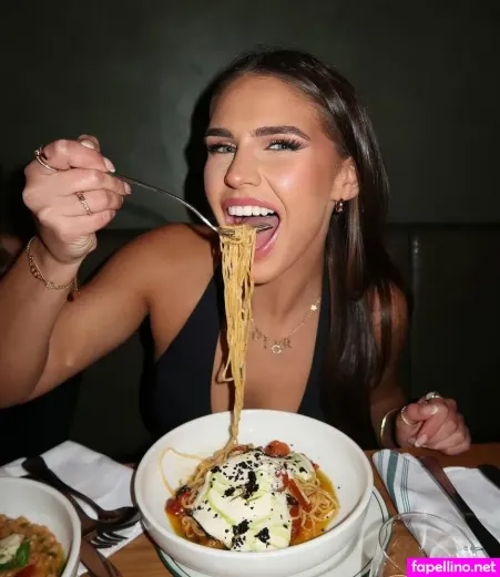 Lauren Van Velzen OnlyFans Thumbnail #11x6nsKwQl