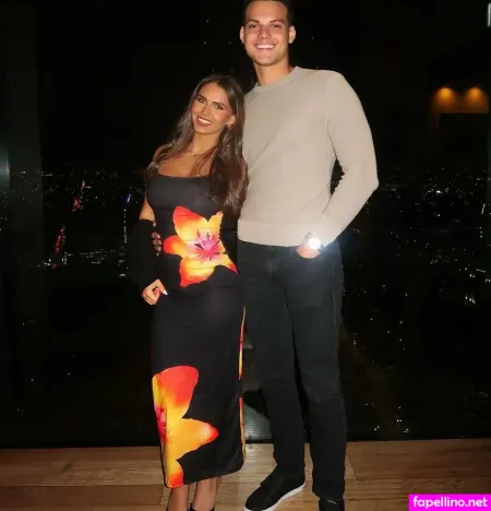 Lauren Van Velzen OnlyFans Thumbnail #p8W0trJ2zV