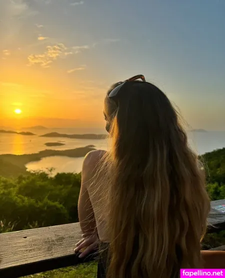 Laurenann77 1 OnlyFans Thumbnail #3lWu5EYkdb