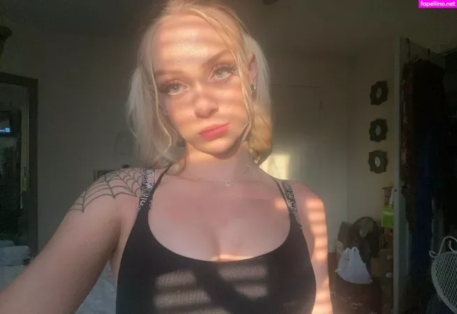 Laurenrose228 OnlyFans Thumbnail #RwzkhCERx3