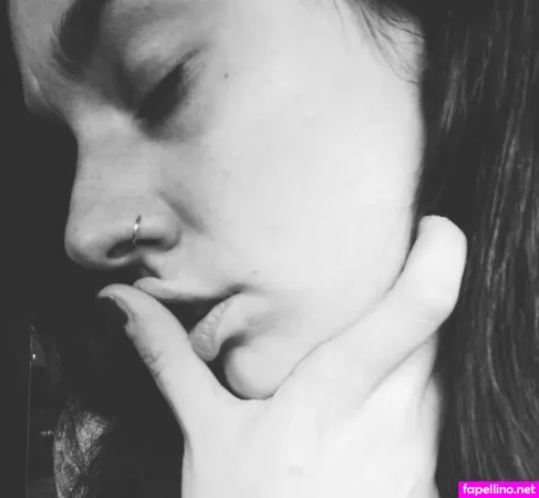 Lauretta Brokendoll OnlyFans Thumbnail #11otQhIdzV