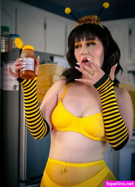 Laurie Gamelin OnlyFans Thumbnail #Se1skYR0NH
