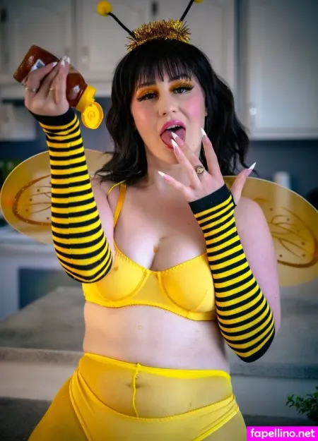 Laurie Gamelin OnlyFans Thumbnail #UckpvVdGBi