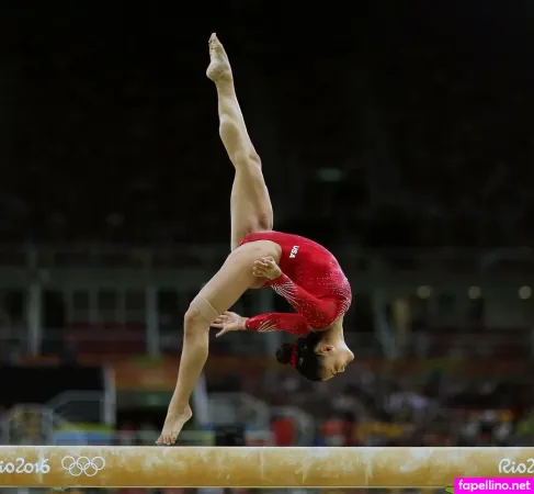 Laurie Hernandez OnlyFans Thumbnail #Cj1MjgmvIj