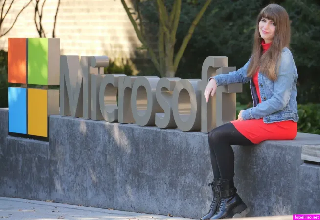 Lauriewired OnlyFans Thumbnail #9CA1pQJQvM