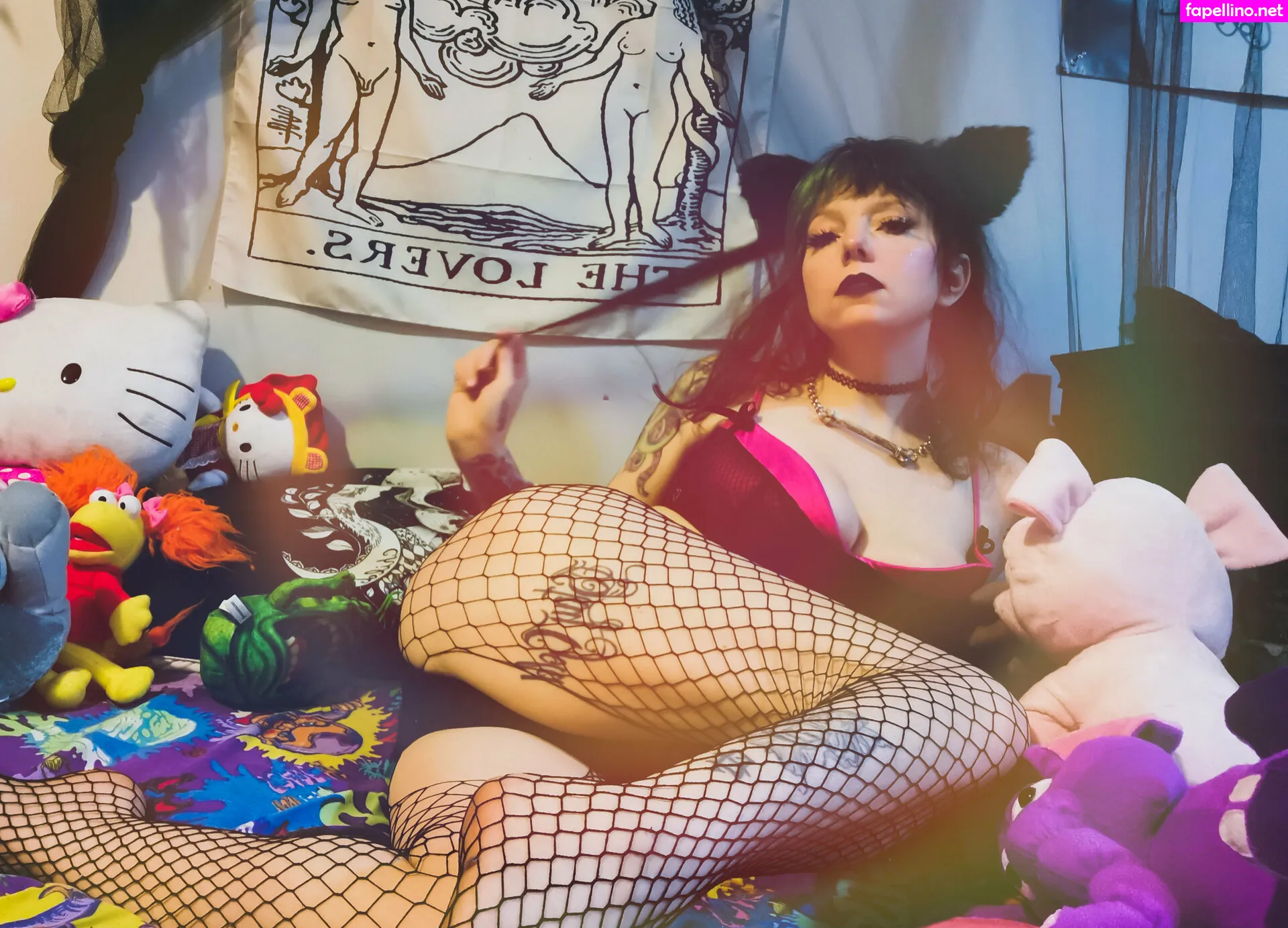 freedeadcat_woah, lavender_bloodlust_free Nude Leaked OnlyFans Photo #fg0Smi2uSL