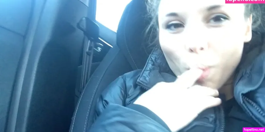 Le Lea 1 OnlyFans Thumbnail #RYho40DMS0