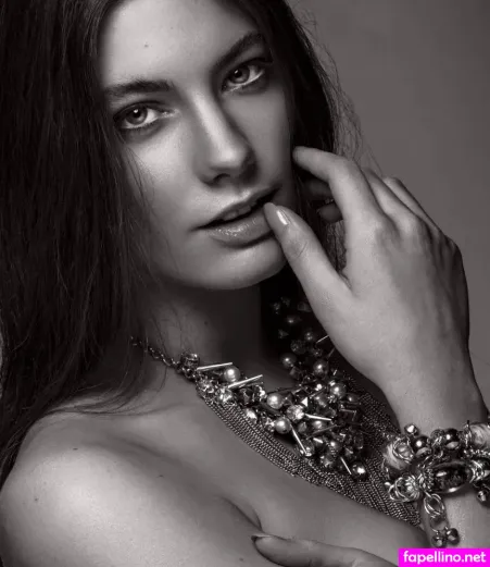 Lea Chlo OnlyFans Thumbnail #NRU5egNmiL