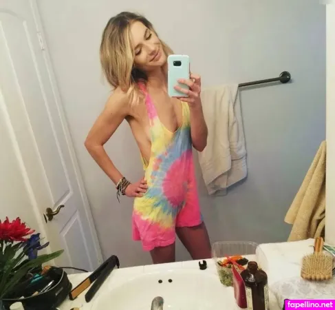 Lea Currier OnlyFans Thumbnail #0Q5bDS3gE2