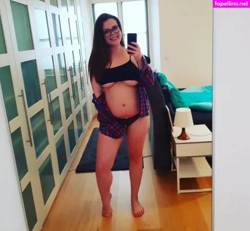 Lea Lovebird OnlyFans Thumbnail #9TGbrsn5RM