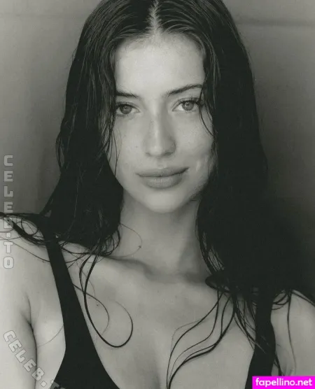 Lea Meniel OnlyFans Thumbnail #o0wir2EU2z