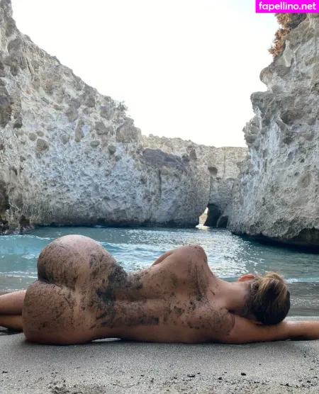 Lea Renez OnlyFans Thumbnail #lyWKU3WBkO