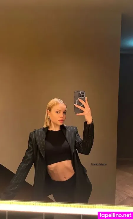 Lea Zoe Voss OnlyFans Thumbnail #TGK2H21MaQ
