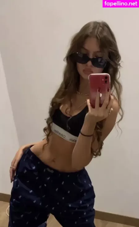 Lea OnlyFans Thumbnail #1h4mNX0aEU