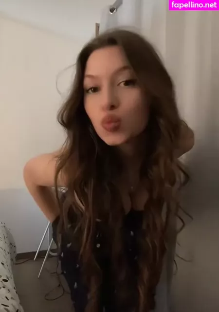 Lea OnlyFans Thumbnail #bDb4mKHrTV