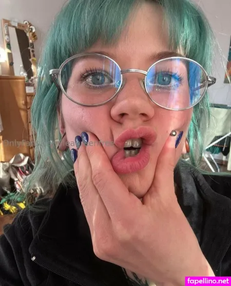 Leagreenfree OnlyFans Thumbnail #v1RshR3Of3