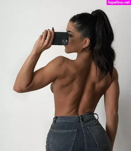 Leah Shutkever OnlyFans Thumbnail #viKxpRn4c3