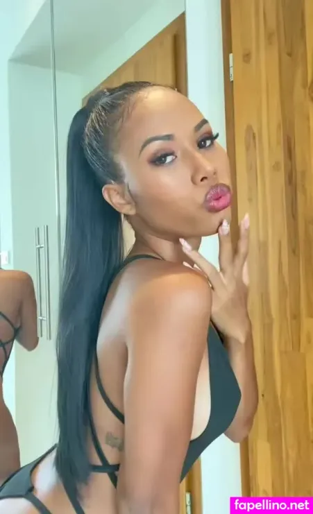 Leahoumm OnlyFans Thumbnail #Kv8MZPb8Cn