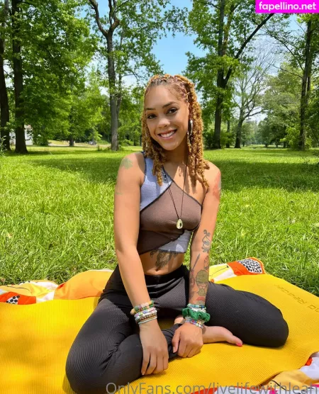 Leahsade OnlyFans Thumbnail #IqJ0C4PxP8