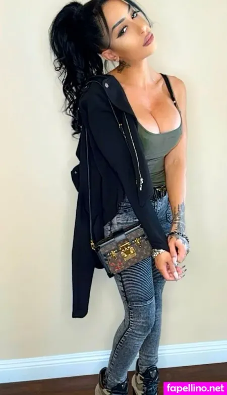 Leahsavino OnlyFans Thumbnail #BWDrqtcM8n