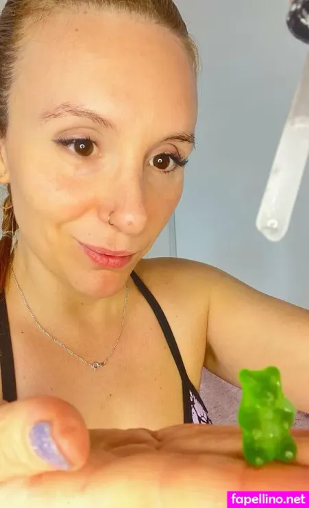 Leahxhx OnlyFans Thumbnail #NAZNEwhO9A