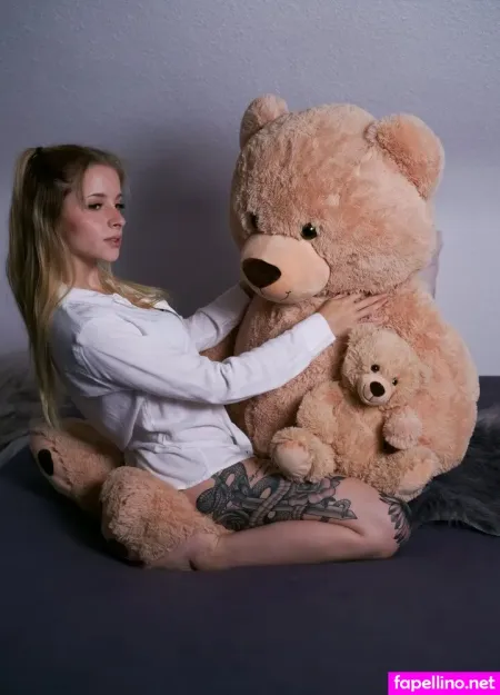 Lealyferra Lea Ly OnlyFans Thumbnail #nFoWmK4aAK