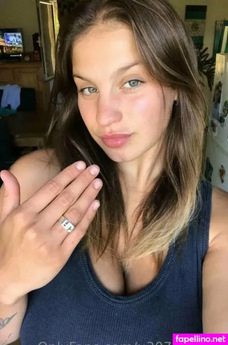 Leasanz OnlyFans Thumbnail #cOHBDzNDCC