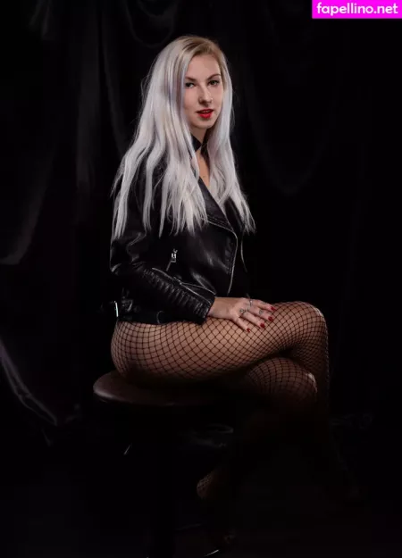 Leavixx OnlyFans Thumbnail #ASV6cvLWAA