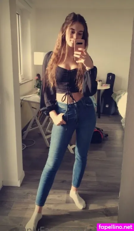 Leaxsophie OnlyFans Thumbnail #YgNW4nuVZE