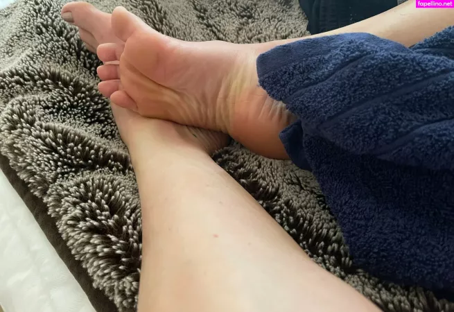 Legsfeetrepeat OnlyFans Thumbnail #95SvnkFzAl